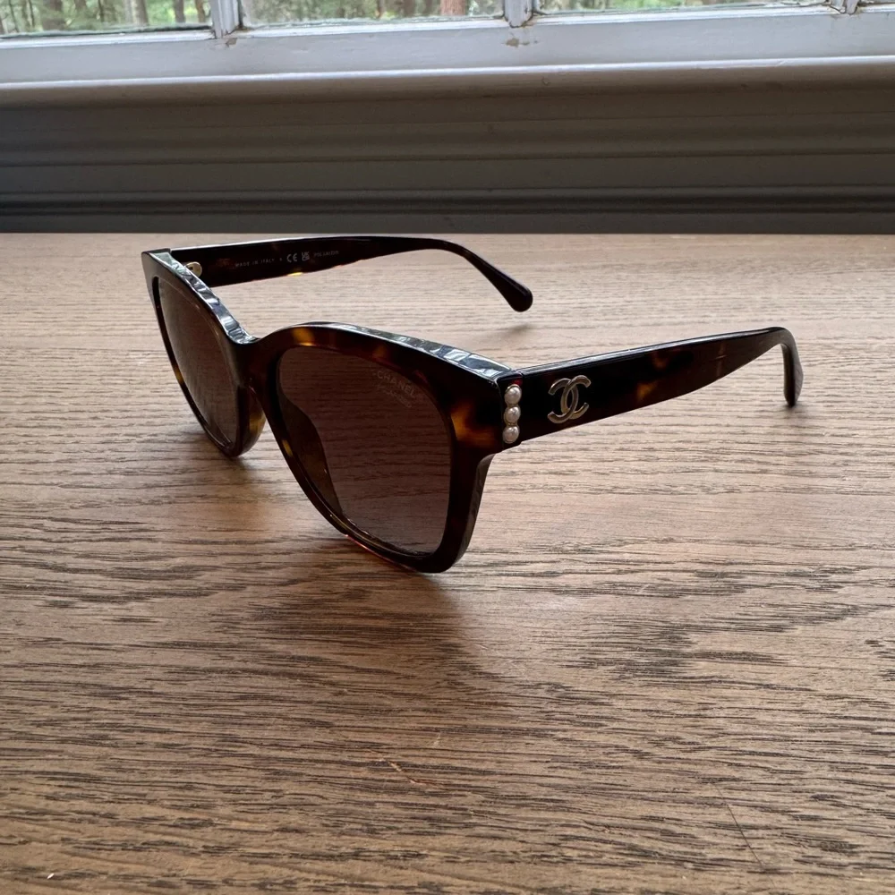 CHANEL Tortoiseshell Square Sunglasses - Picture 4 of 7